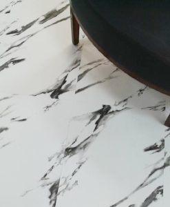 Alternative view of White Carrera